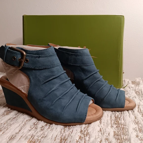 Earth Adina Vintsge Leather Blue Wedge Sandals - Picture 4 of 5